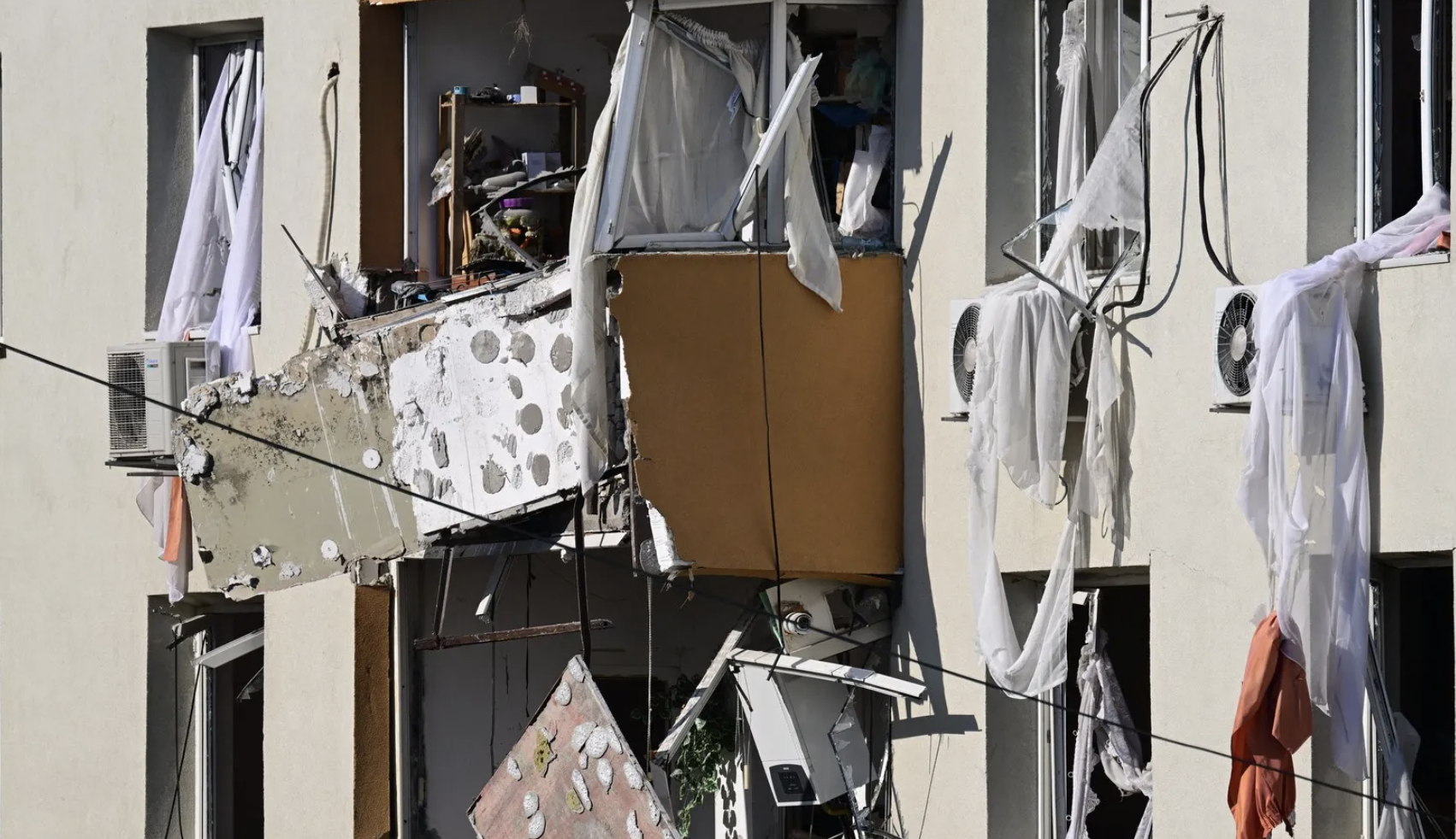 Explozia care a zguduit Bucureștiul: trei persoane au fost reținute