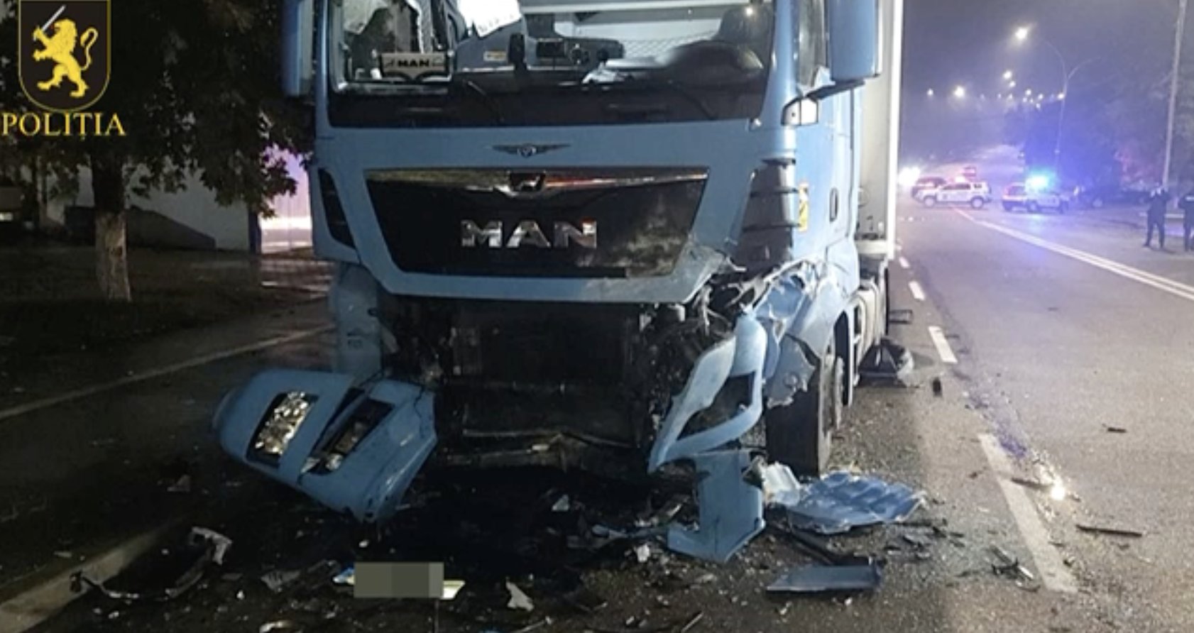 Tragedie la Ungheni: Un șofer a murit, iar doi pasageri au ajuns la spital după ce o mașină s-a izbit de un camion