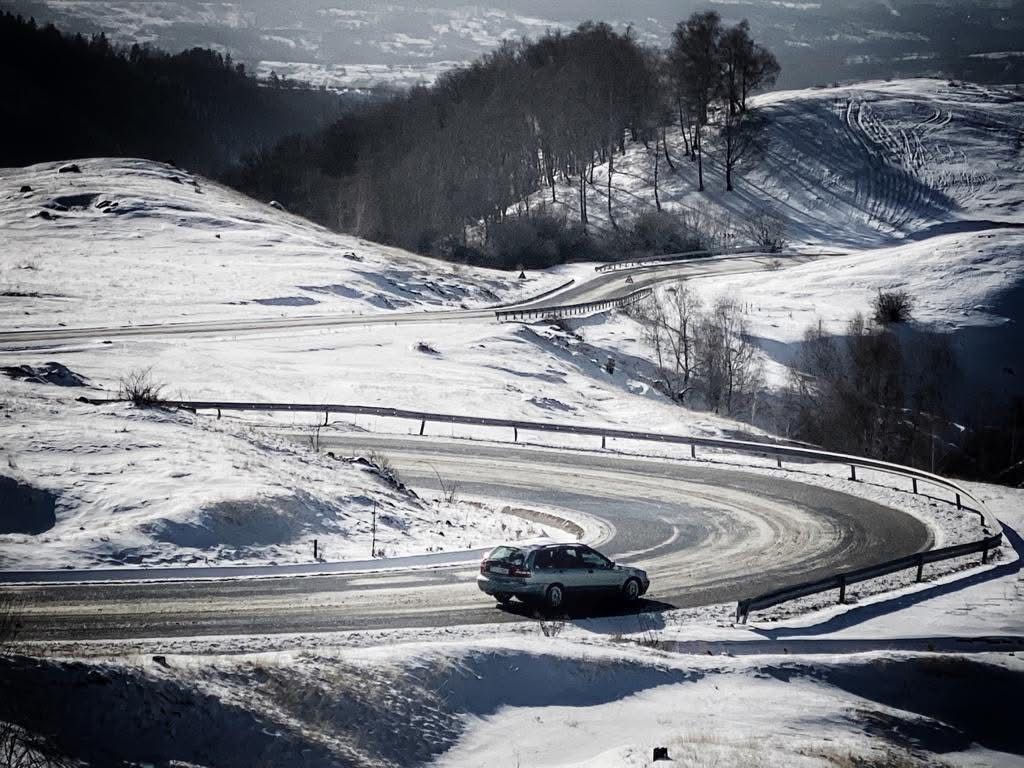 Circulația rutieră pe Transfăgărășan și Transalpina, închisă oficial începând de astăzi