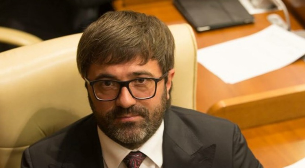 (DOC) SFS a blocat fondurile economice controlate indirect de Andronachi. Decizia publicată în Monitorul Oficial