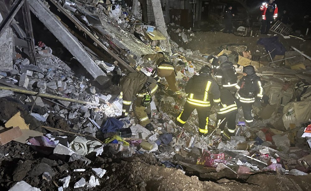 Atac masiv cu rachete și drone asupra Zaporojiei. Răniți, printre care și copii. Un cămin studențesc distrus