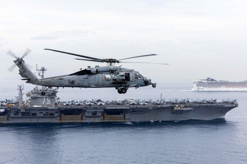 Un elicopter și un avion de vânătoare ale Marinei SUA s-au prăbușit în timpul unui exercițiu militar