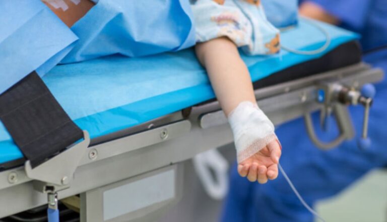 Șapte moldoveni s-au intoxicat cu ciuperci culese din pădure. Victimele, transportate la spital