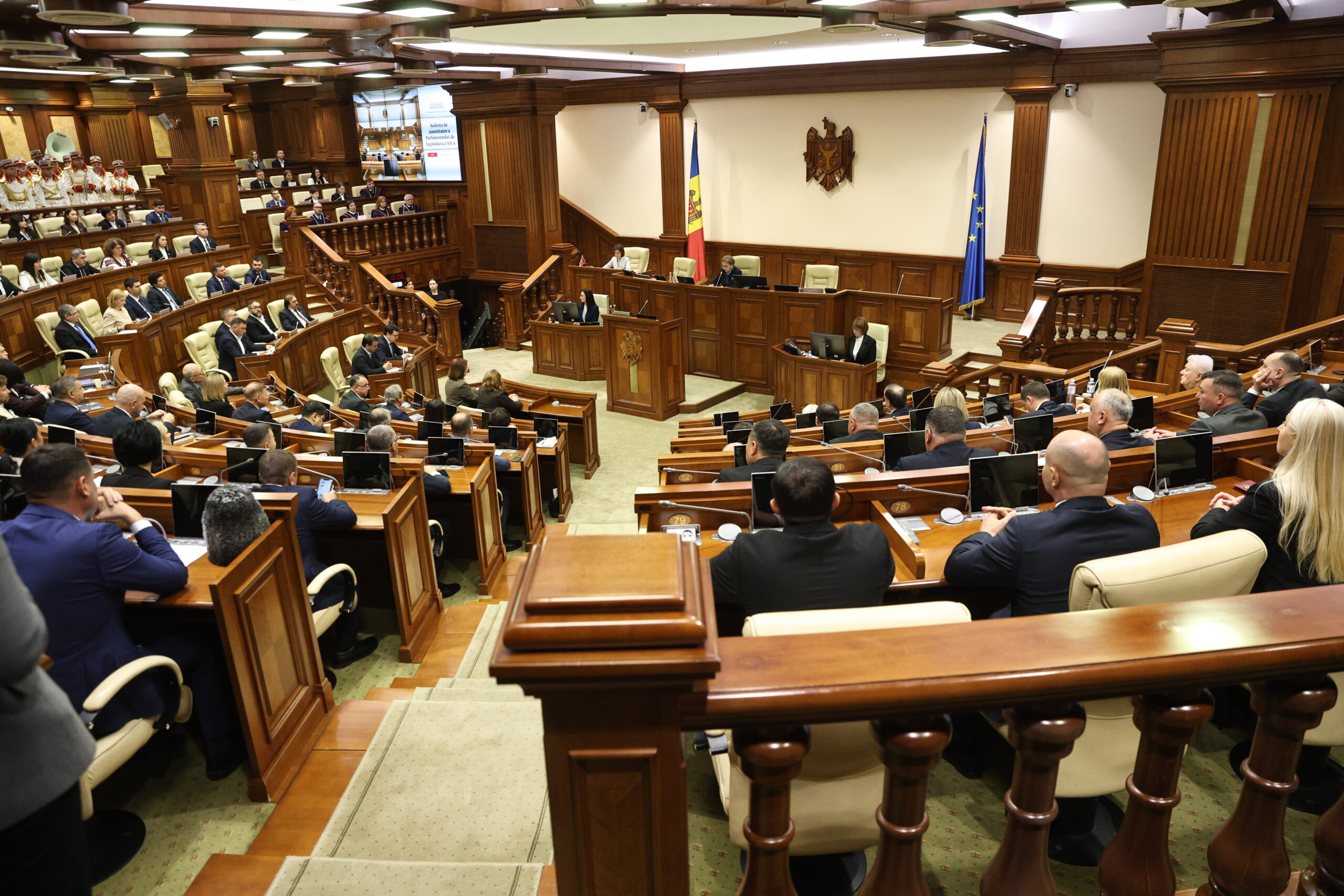 Vârsta medie a deputaților din noul Parlament este de 48 de ani. Câți ani are cel mai tânăr deputat
