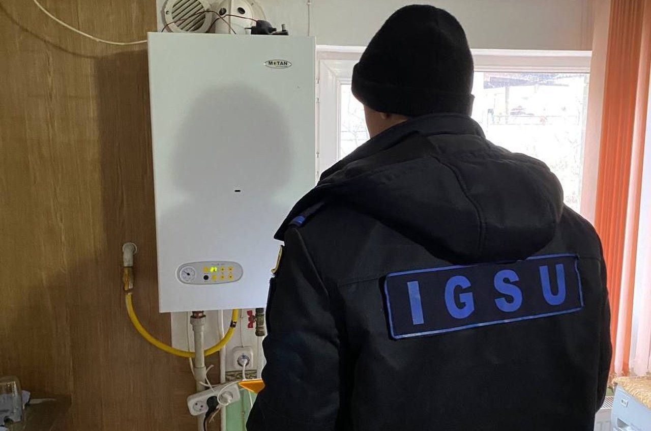 Cinci persoane, printre care doi copii, s-au intoxicat cu gaz într-un apartament din Chișinău