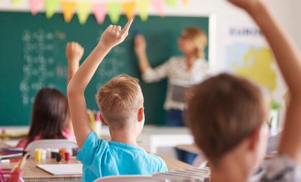 Copiii, ajutați să se integreze în școli. Funcția de mediator educațional, pilotată în trei localități din țară
