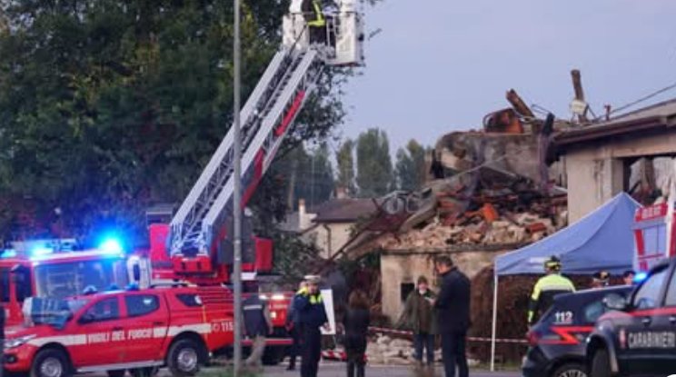 Explozie în Italia. O casă plină cu butelii de gaz deschise a sărit în aer. Sunt morți și răniți