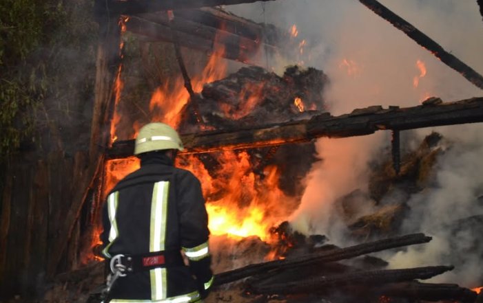 Incendii devastatoare la Anenii Noi și Rîșcani: O persoană a murit, altele două, în stare gravă la spital