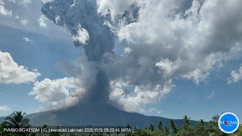 Vulcanul Lewotobi Laki-laki din Indonezia a erupt din nou. Autoritățile au ridicat nivelul de alertă