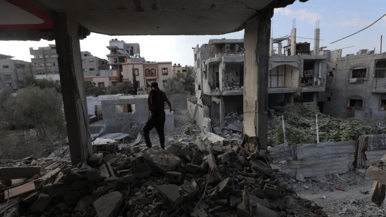 După doi ani de război, Israelul şi Hamasul palestinian au convenit asupra unui armistiţiu în Gaza