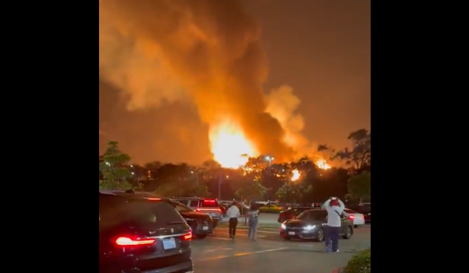 Imagini de coșmar. Incendiu de proporții, după o explozie la cea mai mare rafinărie de pe coasta de vest a SUA