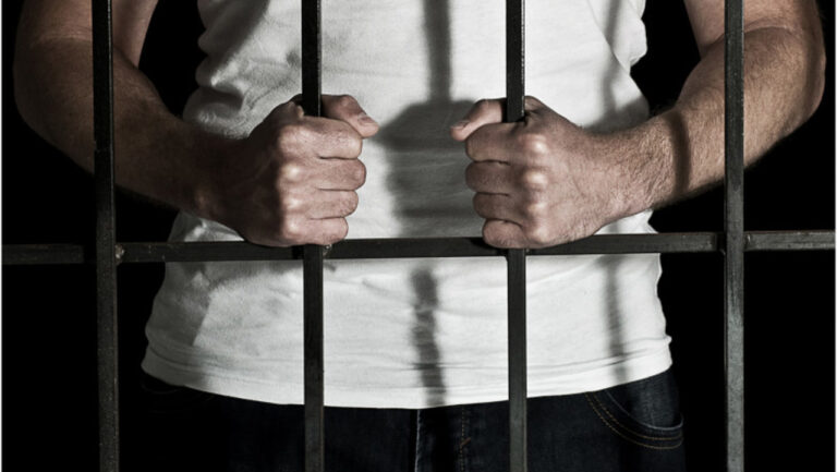 Fost polițist din Chișinău, condamnat la închisoare. A luat mită pentru a mușamaliza o faptă ilegală