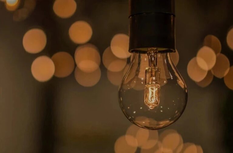 Autoritățile nu exclud deconectări de energie. Cetățenii sunt îndemnați să economisească electricitatea