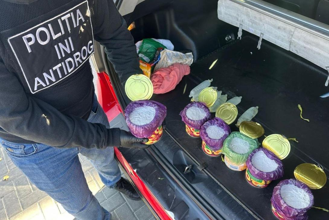 Percheziție într-un oficiu din Chișinău. 9 kg de mefedronă, de peste 6 milioane de lei, ridicate