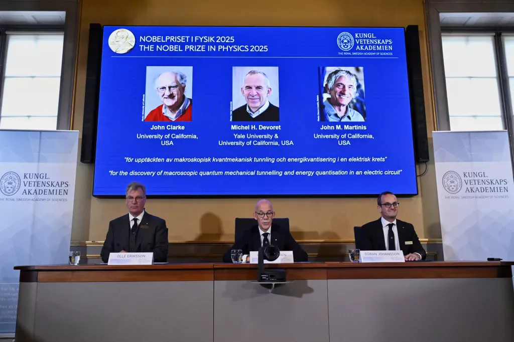 Premiul Nobel pentru Fizică 2025, câștigat de 3 cercetători pentru contribuția la noua generație de tehnologii cuantice