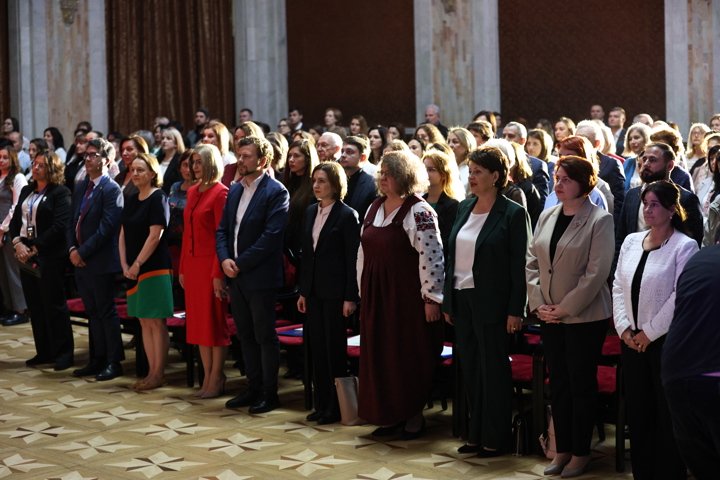 Cei mai buni pedagogi ai anului 2025, premiați în cadrul concursului republican