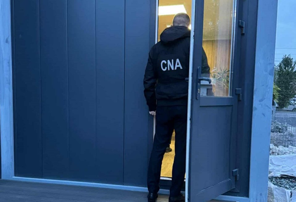 Percheziții la un ex-primar din raionul Glodeni, suspectat de furtul documentelor unui proiect de peste 8 milioane lei