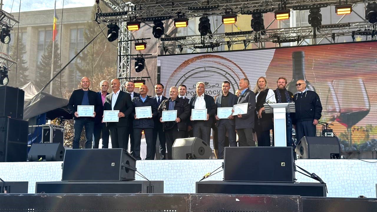 „Polobocul de Aur 2024”. Cei mai iscusiți producători de vin de casă, premiați