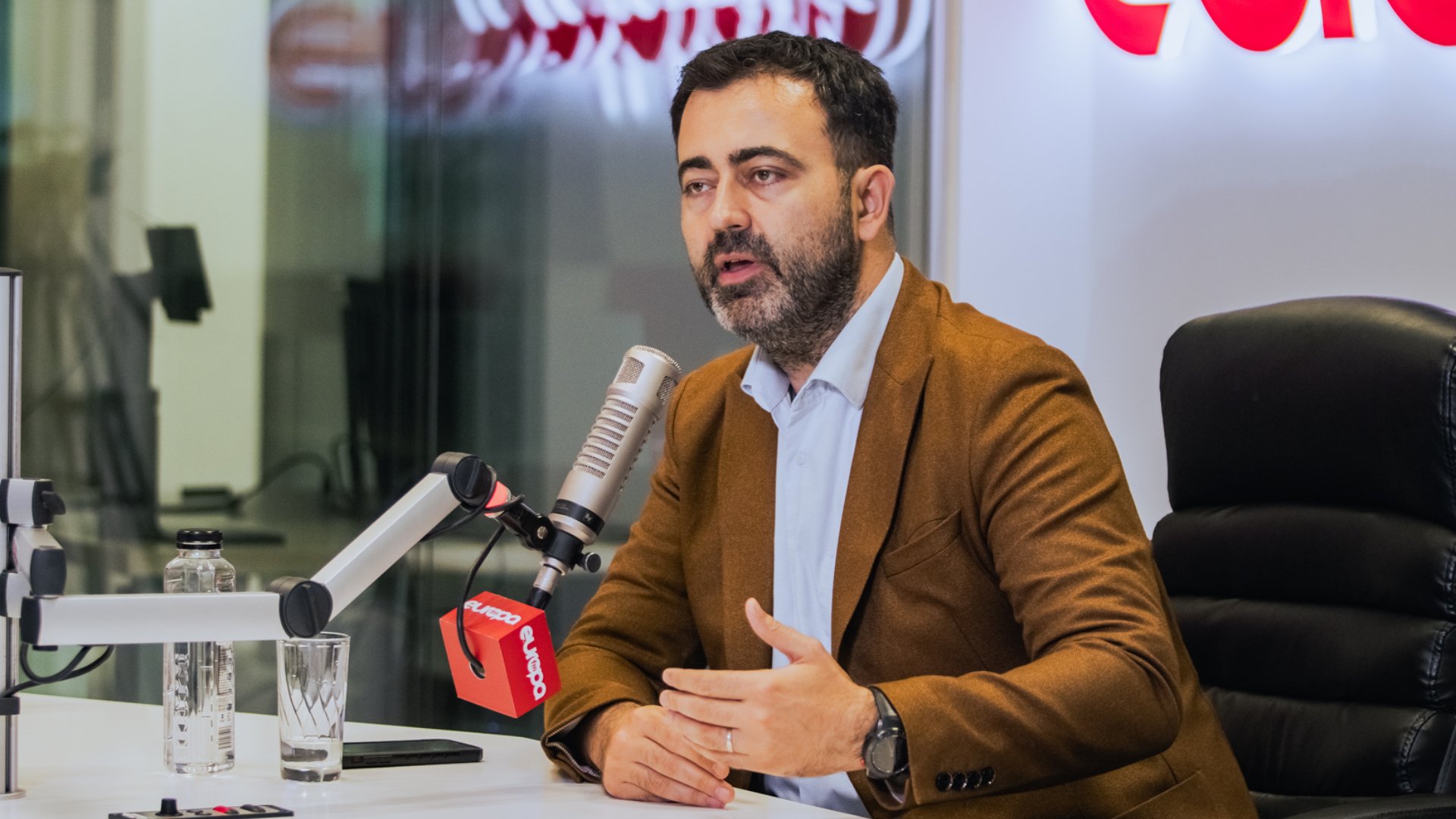 Radu Magdin: UE caută soluții pentru a ocoli blocajul ungar și ar putea avea un „plan B” după alegerile din Ungaria