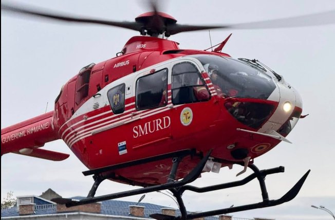 FOTO Un copil, transportat cu un elicopter SMURD din Iași la Chișinău. A fost dus la Institutul Mamei și Copilului.