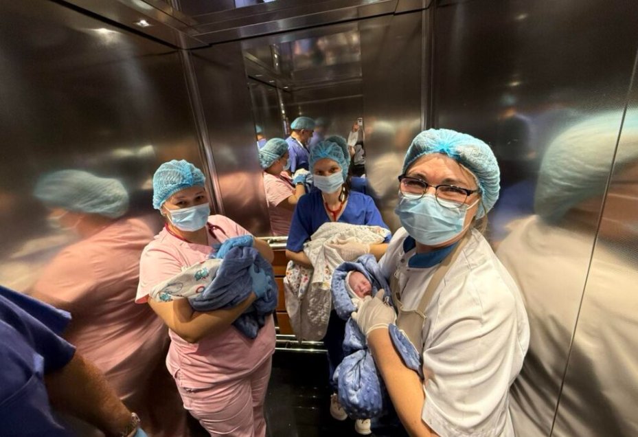 FOTO Emoții de nedescris! O femeie din Capitală a adus pe lume tripleți, concepuți pe cale naturală