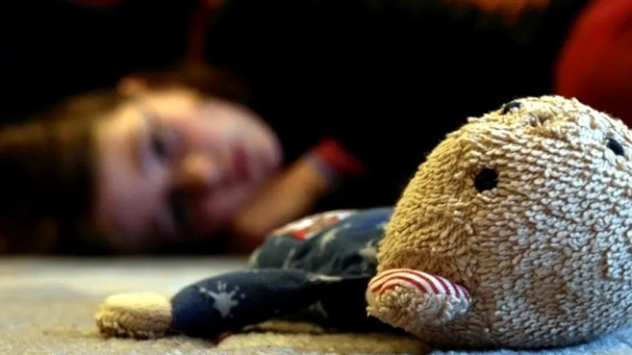 Caz șocant în nordul țării. O fetiță de șapte, violată de un minor