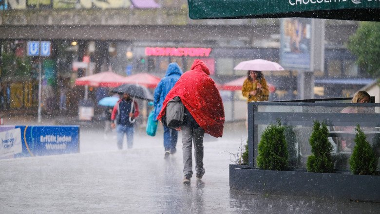Toate școlile din București vor fi închise miercuri din cauza vremii severe