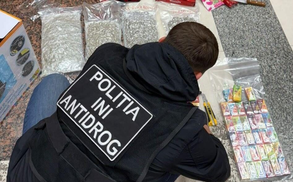 Trei bărbați, reținuți într-un dosar de trafic de droguri. Aveau două apartamente închiriate pentru ”afacere”