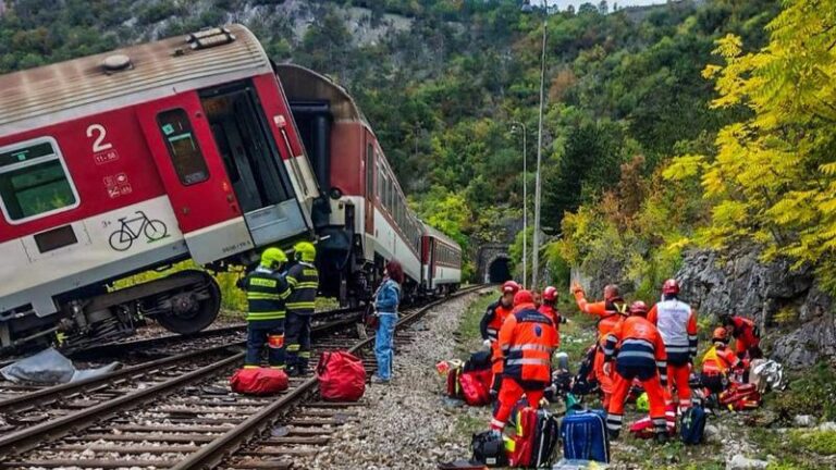 Accident feroviar grav în Slovacia: două trenuri s-au ciocnit lângă Bratislava
