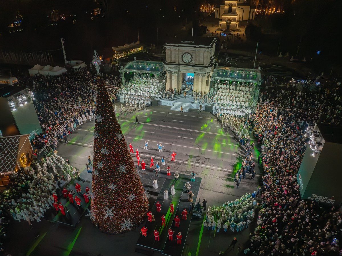 Capitala se pregătește de sărbătoare: Pomul de Crăciun va fi inaugurat pe 5 decembrie, în Piața Marii Adunări Naționale