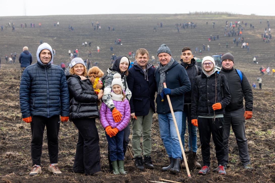 110.000 de copaci plantați în raionul Cimișlia: mii de voluntari și oficiali au transformat câmpurile în păduri verzi