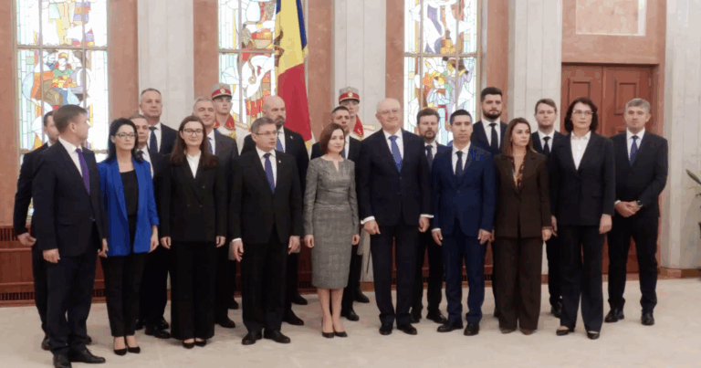 Prim-ministrul și miniștrii din Guvernul condus de Alexandru Munteanu au depus jurământul de învestire