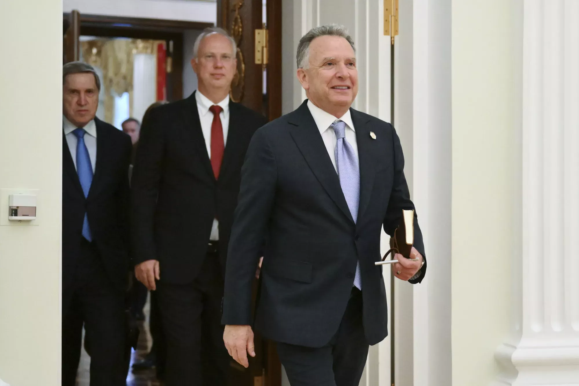 Scandal în culisele negocierilor dintre SUA și Rusia. Bloomberg a publicat două convorbiri telefonice secrete