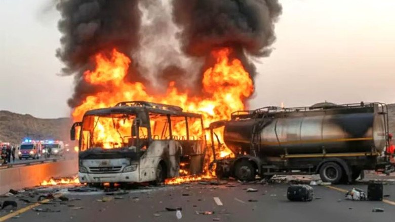 Autobuz cu pelerini, mistuit de flăcări lângă Medina. 45 de indieni au murit