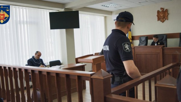 A vrut să se răzbune, dar a ajuns după gratii. Un bărbat din Chișinău, condamnat la ani grei de pușcărie