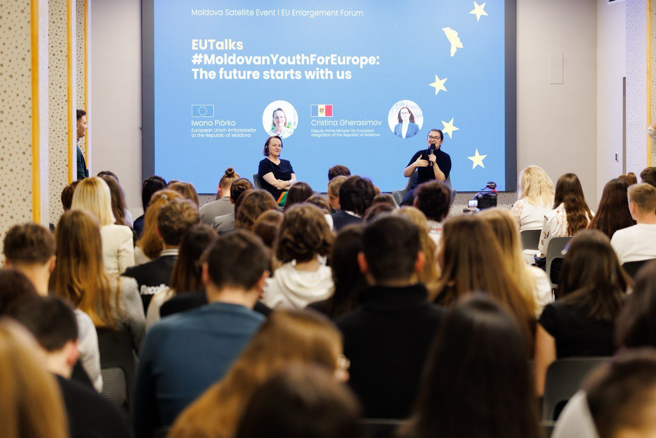 Tinerii Moldovei, în dialog cu ambasadoarea UE: Despre visuri, provocări și viitorul european al țării