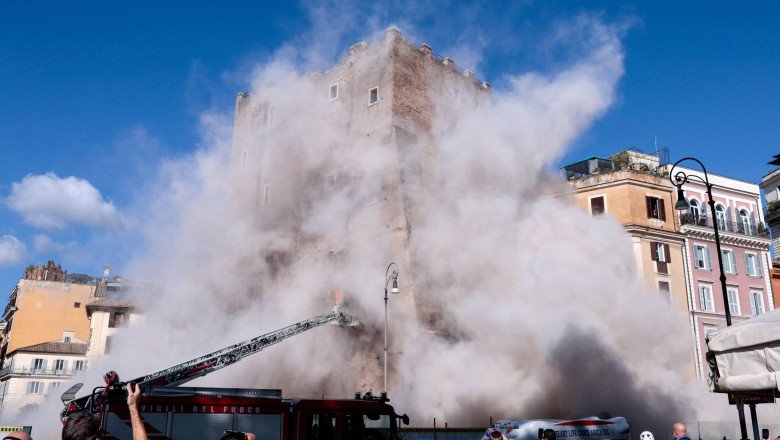 Bărbatul prins sub dărâmăturile turnului medieval din Roma este român și a murit după 11 ore de luptă pentru viață.