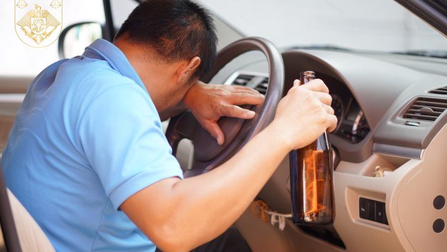 Doi șoferi, printre care un taximetrist, au fost condamnați pentru conducerea mașinii în stare de ebrietate