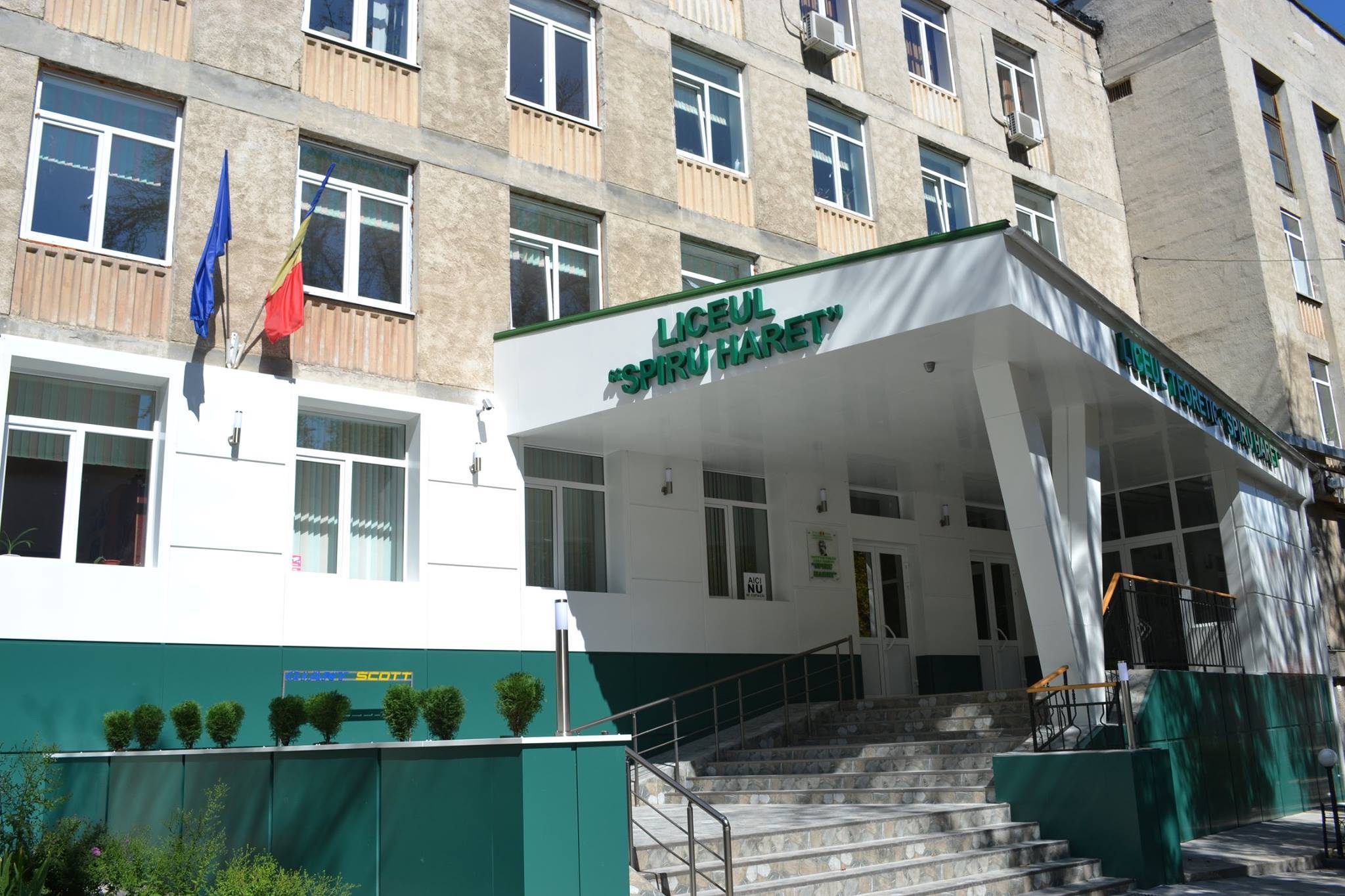 Peste 3.000 de elevi din țară și-au testat competențele digitale printr-un examen online, în premieră