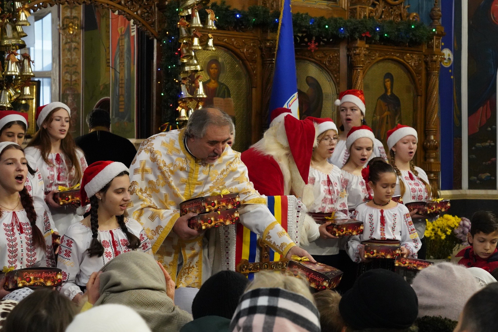 Sfânta Liturghie de Crăciun a adunat sute de credincioși la Catedrala Sfânta Teodora de la Sihla din centrul Capitalei