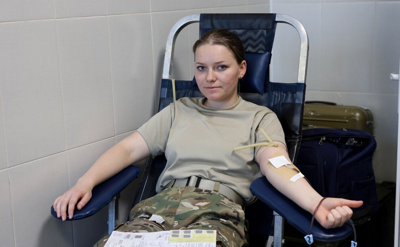 Peste 50 de studenți, alături de profesorii de la Academia Militară, au donat sânge