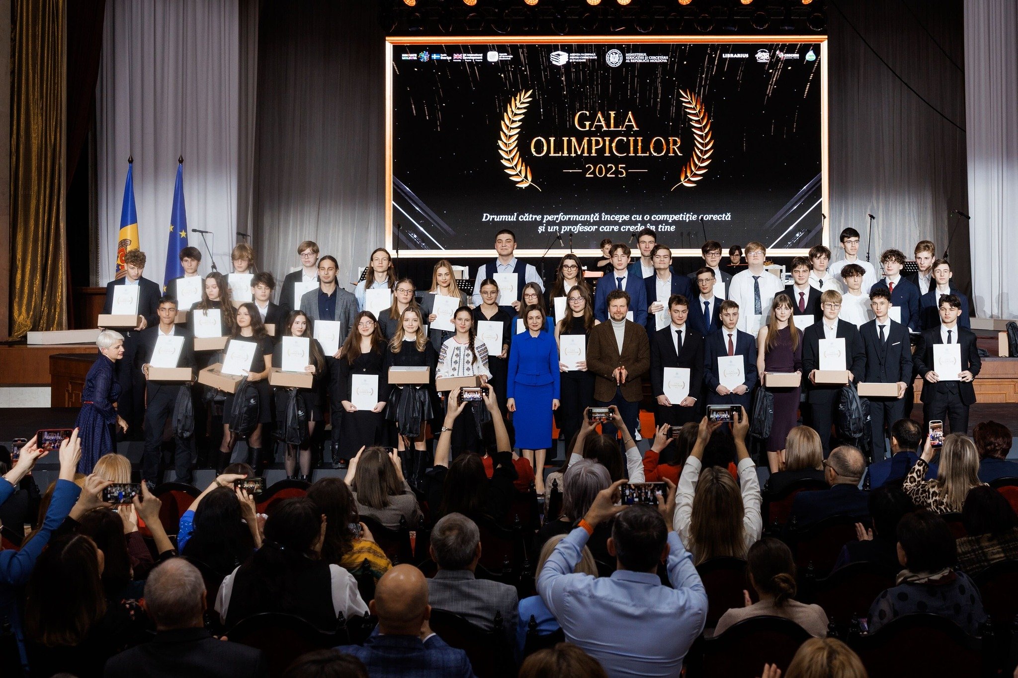 Cei mai buni elevi ai Republicii Moldova, premiați la Gala Olimpicilor 2025