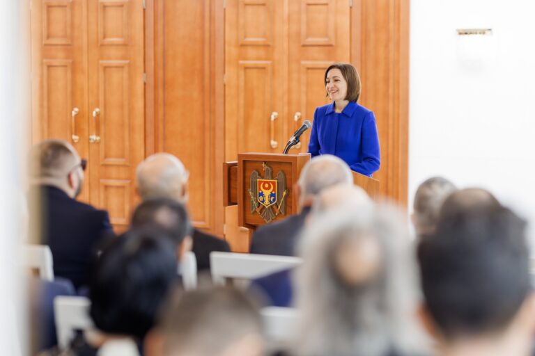 Mai multe personalități din diverse domenii, decorate cu distincții de stat de președinta Maia Sandu