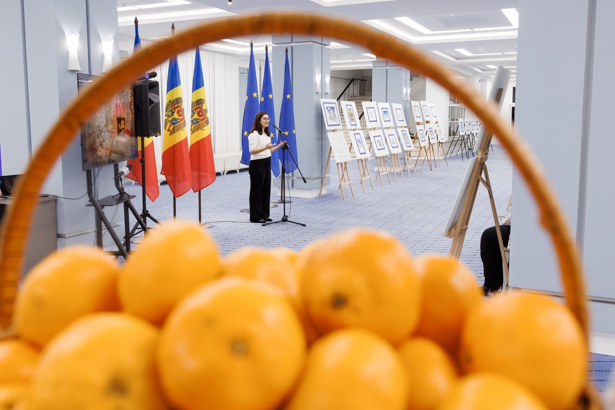 Pictura unei tinere din Cahul câștigă concursul pentru felicitările de Crăciun ale Biroului pentru Integrare Europeană