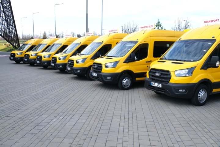 Peste 700 de elevi vor ajunge la școală în siguranță. Ministerul Educației a cumpărat vehicule pentru transportul lor