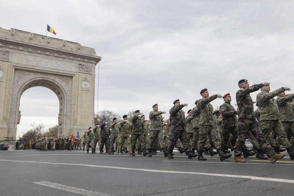 Grandioasă paradă militară de Ziua Națională a României: Aproape 3.000 de soldați au defilat pe străzile Capitalei