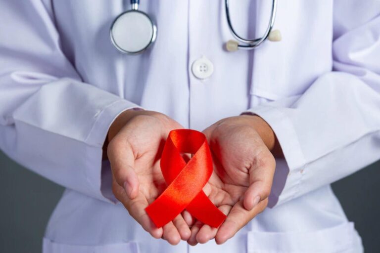1 decembrie – Ziua Mondială de luptă împotriva HIV/SIDA. Aproape 900 de cazuri noi în Moldova, în 2024