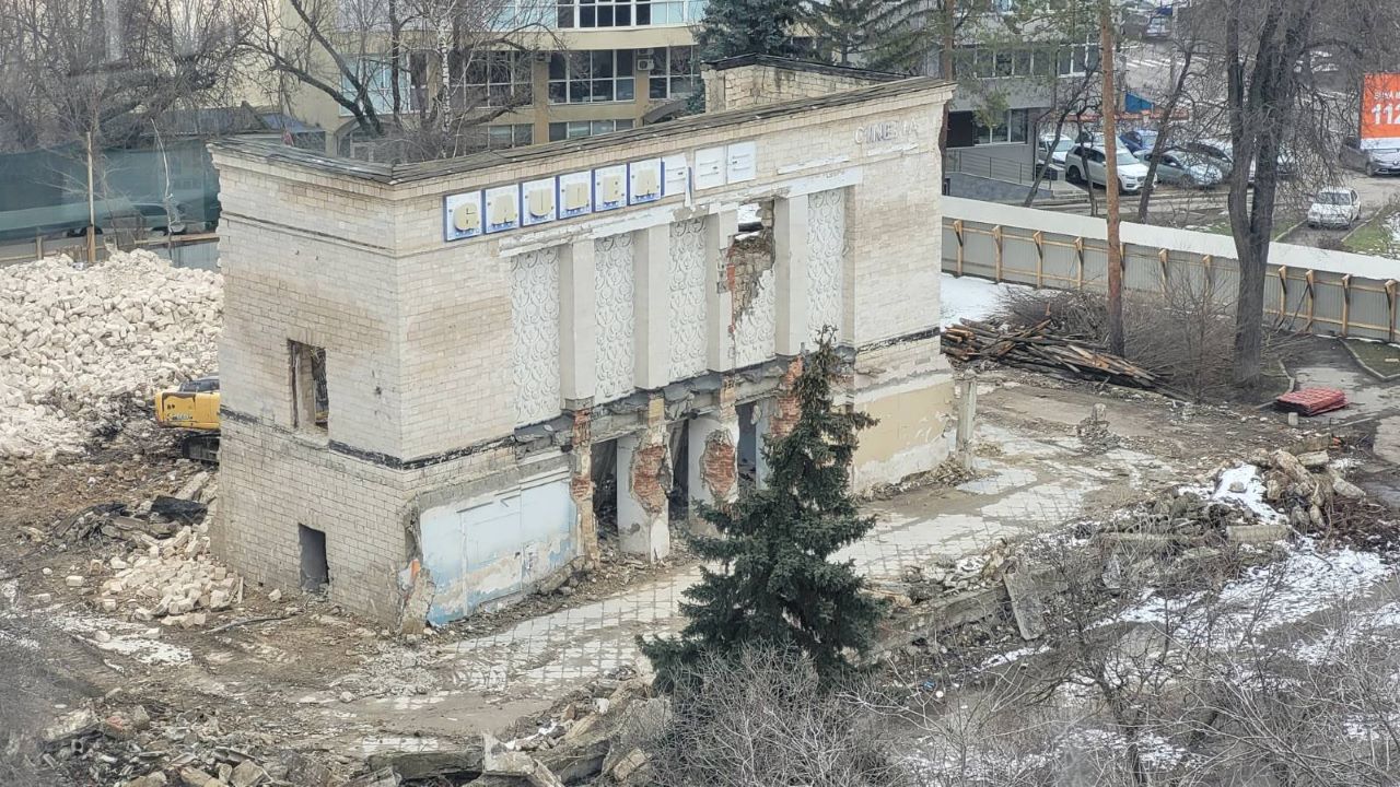 Scandal în centrul Chișinăului: CNA face percheziții la fostul cinematograf „Gaudeamus” pentru construcții ilegale