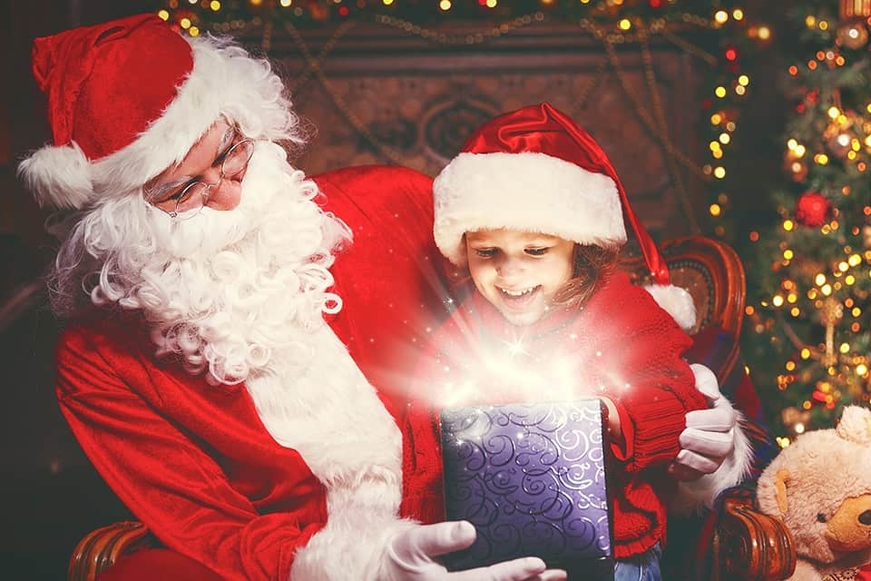 Parlamentarii, în rol de Moș Crăciun pentru copiii cu dizabilități: ,,Un exercițiu de solidaritate”