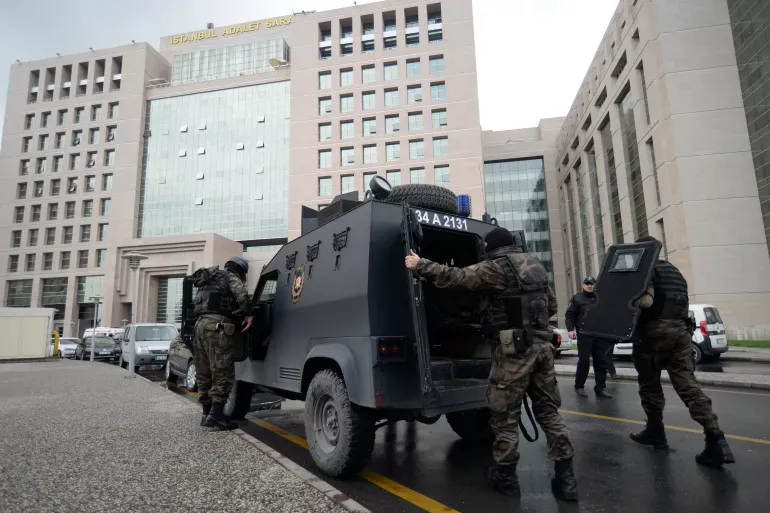 Turcia: Peste 100 de suspecți ai Statului Islamic, arestați pentru comploturi teroriste de Crăciun și Anul Nou